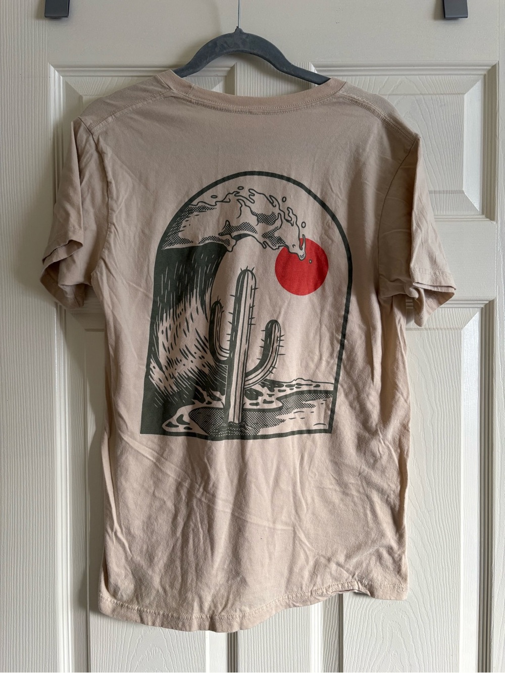 Men's Desert Wave Graphic Tee Beige with Red Accent
